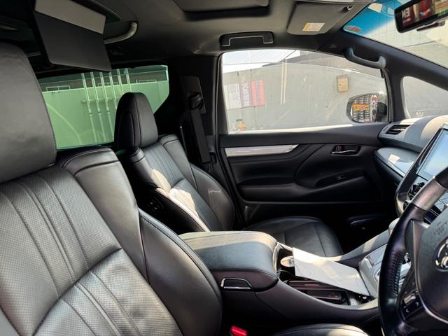 アルファード ３．５エグゼクティブラウンジＳ　ドライブレコーダー　全周囲カメラ　ナビ　ＴＶ　クリアランスソナー　オートクルーズコントロール　レーンアシスト　衝突被害軽減システム　両側電動スライドドア　オートマチックハイビーム　ＬＥＤヘッドランプ（28枚目）