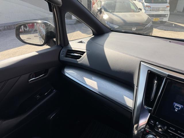 アルファード ３．５エグゼクティブラウンジＳ　ドライブレコーダー　全周囲カメラ　ナビ　ＴＶ　クリアランスソナー　オートクルーズコントロール　レーンアシスト　衝突被害軽減システム　両側電動スライドドア　オートマチックハイビーム　ＬＥＤヘッドランプ（32枚目）