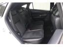 後部座席も足元スペースはしっかり確保されていて、ゆとりの広さです♪