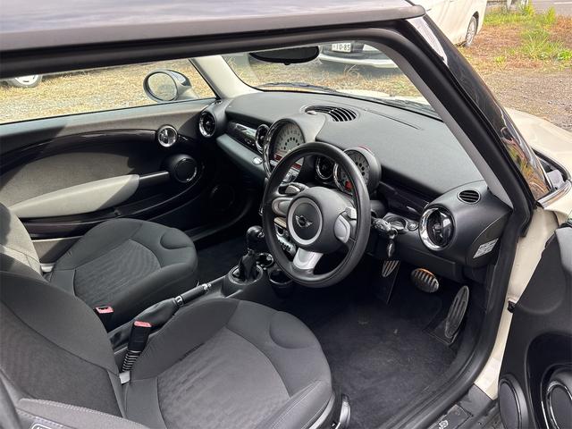 ＭＩＮＩ クーパーＳ　バックカメラ　ナビ　アルミホイール　ＨＩＤ　スマートキー　ＡＴ　盗難防止システム　ＡＢＳ　ＣＤ　エアコン　パワーステアリング　パワーウィンドウ（2枚目）