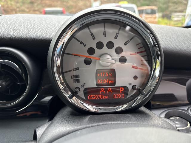 ＭＩＮＩ クーパーＳ　バックカメラ　ナビ　アルミホイール　ＨＩＤ　スマートキー　ＡＴ　盗難防止システム　ＡＢＳ　ＣＤ　エアコン　パワーステアリング　パワーウィンドウ（4枚目）