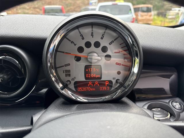 ＭＩＮＩ クーパーＳ　バックカメラ　ナビ　アルミホイール　ＨＩＤ　スマートキー　ＡＴ　盗難防止システム　ＡＢＳ　ＣＤ　エアコン　パワーステアリング　パワーウィンドウ（5枚目）