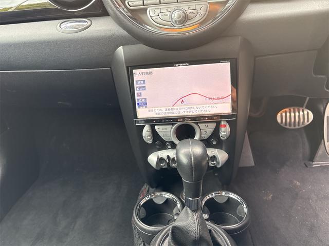 ＭＩＮＩ クーパーＳ　バックカメラ　ナビ　アルミホイール　ＨＩＤ　スマートキー　ＡＴ　盗難防止システム　ＡＢＳ　ＣＤ　エアコン　パワーステアリング　パワーウィンドウ（7枚目）