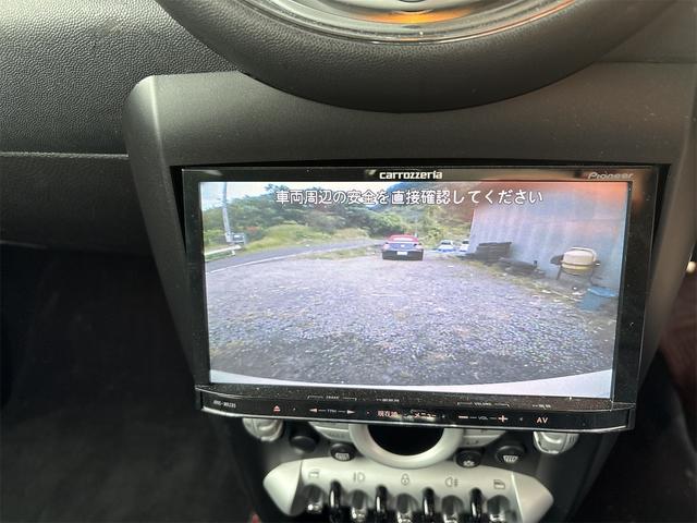 ＭＩＮＩ クーパーＳ　バックカメラ　ナビ　アルミホイール　ＨＩＤ　スマートキー　ＡＴ　盗難防止システム　ＡＢＳ　ＣＤ　エアコン　パワーステアリング　パワーウィンドウ（9枚目）