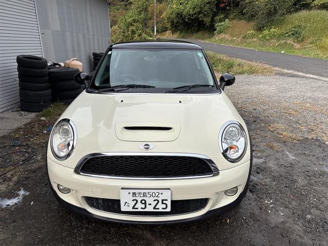 ＭＩＮＩ クーパーＳ　バックカメラ　ナビ　アルミホイール　ＨＩＤ　スマートキー　ＡＴ　盗難防止システム　ＡＢＳ　ＣＤ　エアコン　パワーステアリング　パワーウィンドウ（11枚目）