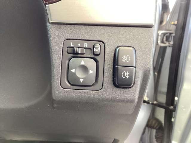 パジェロ ロング　スーパーエクシード　純正ナビ／バックカメラ／ＥＴＣ　シートヒータ　切替４ＷＤ　Ｂカメラ　電動シート　ＥＴＣ　クルコン　パワーウインドウ　ＤＶＤ　アルミホイール　パワーステアリング　メモリーナビ　Ｄターボ　ナビＴＶ　３列（10枚目）