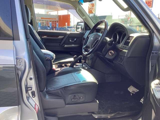 パジェロ ロング　スーパーエクシード　純正ナビ／バックカメラ／ＥＴＣ　シートヒータ　切替４ＷＤ　Ｂカメラ　電動シート　ＥＴＣ　クルコン　パワーウインドウ　ＤＶＤ　アルミホイール　パワーステアリング　メモリーナビ　Ｄターボ　ナビＴＶ　３列（12枚目）