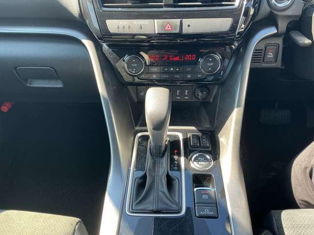 エクリプスクロス ブラックエディション 衝突被害軽減 ソナー 地デジ アラウンドビュー シートヒーター 4WD クルーズコントロール 寒冷地仕様 バックカメラ メモリーナビ アイドリングストップ スマートキー 横滑り防止 電動シート(12枚目)