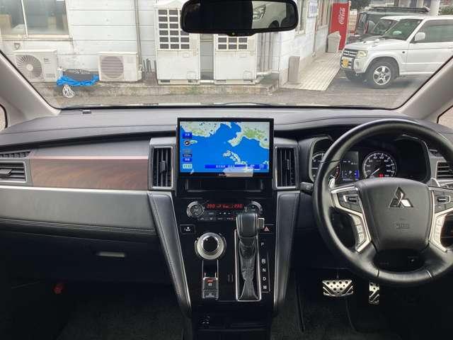 デリカD:5 P Bモニター 地デジ LEDヘッドランプ ナビTV シートヒーター ETC 4WD 電動シ-ト 寒冷地仕様 メモリナビ ABS 3列 オートエアコン ASC 盗難防止装置 パワーウインドウ エアバッグ(3枚目)