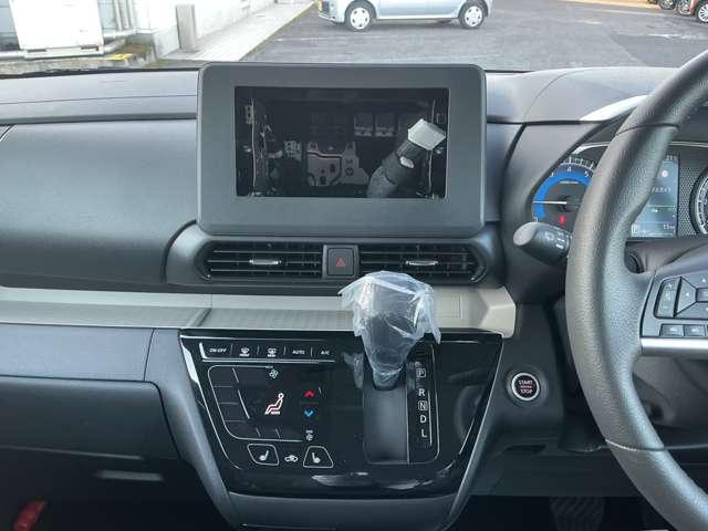 デリカミニ G e-Assist キーレス シートヒーター バックモニター スマートキー カーテンエアバッグ フルオートエアコン 盗難防止 ABS ベンチシート 横滑り防止 パワステ アイスト コーナーセンサ(3枚目)