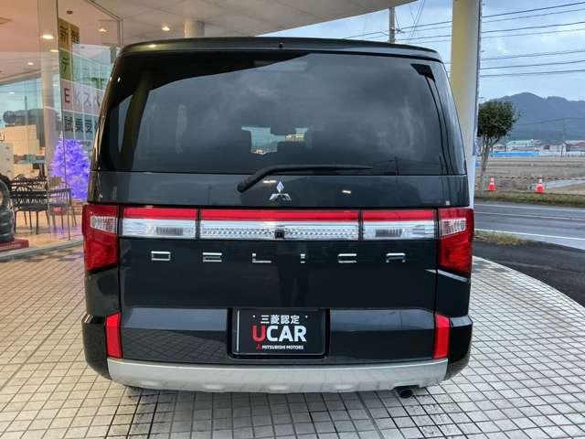 デリカＤ：５ Ｐ　Ｂモニター　地デジ　ＬＥＤヘッドランプ　シートヒーター　ＴＶ　ＥＴＣ　４ＷＤ　電動シ－ト　寒冷地仕様　ＡＢＳ　３列　オートエアコン　ＡＳＣ　盗難防止装置　パワーウインドウ　エアバッグ　助手席エアバッグ（10枚目）