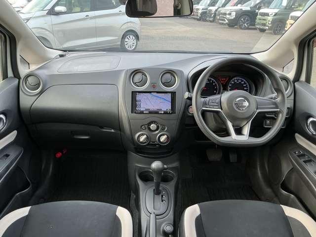 ノート X レーダーブレーキサポート ETC搭載 カーナビ スマトキー セキュリティーアラーム キーレス 運転席助手席エアバッグ 横滑防止 エアコン パワーウィンドウ パワーステアリング ABS メモリーナビ(3枚目)