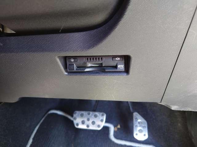 アクア Ｇ　Ｇ’ｓ　ドライブレコーダー　ＥＴＣ　バックカメラ　ナビ　ＴＶ　エアロ　オートクルーズコントロール　レーンアシスト　衝突被害軽減システム　アルミホイール　オートマチックハイビーム　ＬＥＤヘッドランプ（6枚目）