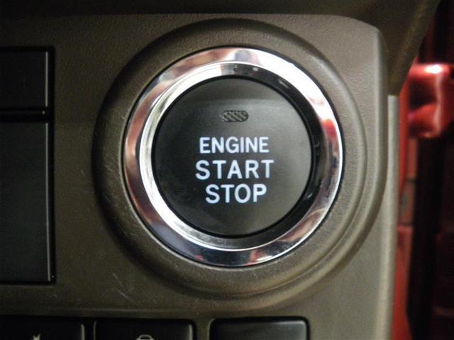 ワンプッシュで楽々エンジンスタート！キーを取り出さず、ドアノブに触れるだけでドアを施錠＆解錠も可能です。