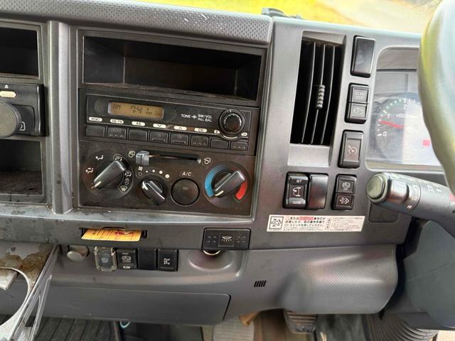 フォワード  トラック MT アイドリングストップ 電動格納ミラー エアコン 運転席エアバッグ(4枚目)