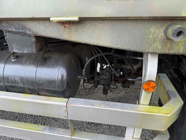 フォワード  トラック MT アイドリングストップ 電動格納ミラー エアコン 運転席エアバッグ(18枚目)