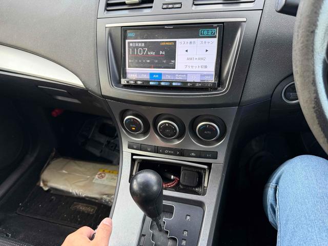 シフトレバー。ぜひ一度お客様の目で確認してください。