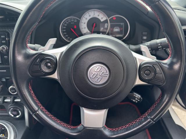 ８６ ＧＴ　ドライブレコーダー　ＥＴＣ　バックカメラ　ナビ　オートクルーズコントロール　ＡＴ　オートライト　ＬＥＤヘッドランプ　スマートキー　電動格納ミラー　アルミホイール　盗難防止システム　衝突安全ボディ（3枚目）