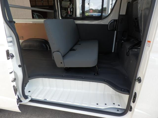 ハイエースバン ロングDX GLパッケージ 登録済未使用車 LEDヘッドライト 両側スライドドア セーフティセンス キーレス 6人乗り AC100V電源(16枚目)