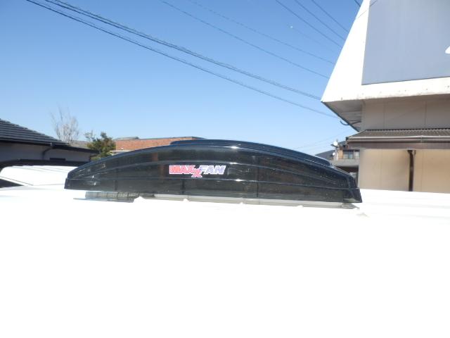 ハイエースワゴン ＧＬ　キャンピング　１０人乗り　サブバッテリー　ＦＦヒーター　シンク　テーブル　冷蔵庫　インバーター　マックスファン　外部電源　網戸　カーテン　リアエアコン　リアヒーター　４型フェイス　１６インチアルミ（46枚目）