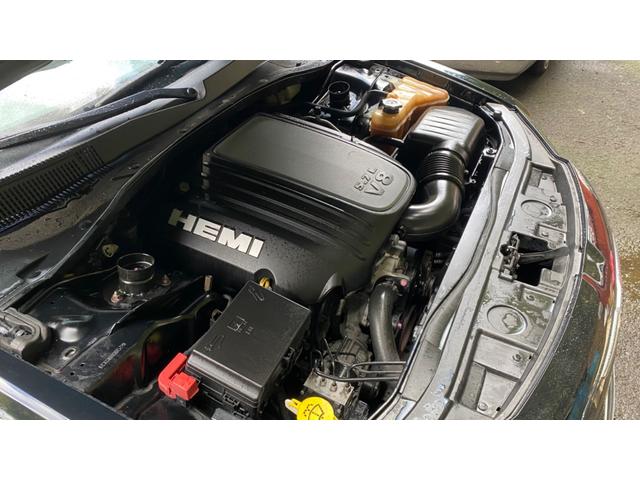 クライスラー・３００ 　２０１２年式モデル　左ハンドル　５７００ｃｃ　ＨＥＭＩエンジン　ＭＯＰＡＲリミテッドエディション限定ＮＯ３３７　ユニバーサルエアー（エアサス）　レグザーニ２２インチホイール（19枚目）