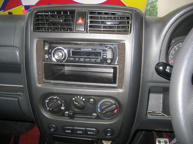 ジムニー ワイルドウインド ワイルドウインド 5速 4WD 専用レザーシート 純正アルミ ホワイトレタータイヤ キーレス Wエアバック ABS シートヒーター パワーウインドウ(11枚目)