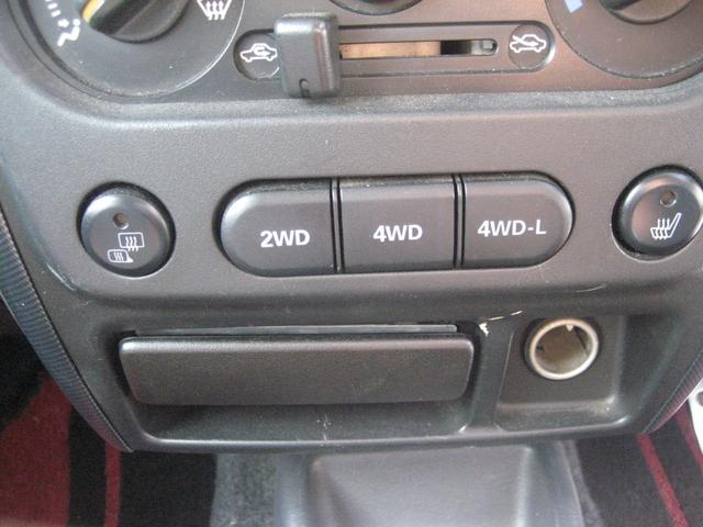 ジムニー ワイルドウインド ワイルドウインド 5速 4WD 専用レザーシート 純正アルミ ホワイトレタータイヤ キーレス Wエアバック ABS シートヒーター パワーウインドウ(12枚目)