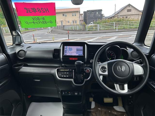 毎回座るフロントシート。運転席は必ず使用する部分ですので、座り心地が重要です!