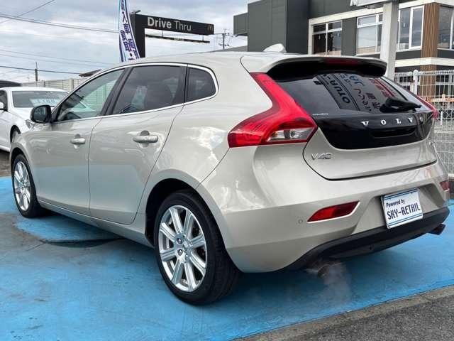 V40 T3 クラシックエディション ディ―ラー車 右ハンドル ナビ・パワーシート・後席シートヒーター・パドルシフト・ステアリングスイッチ・バックカメラ・ガラスルーフ・ETC(9枚目)