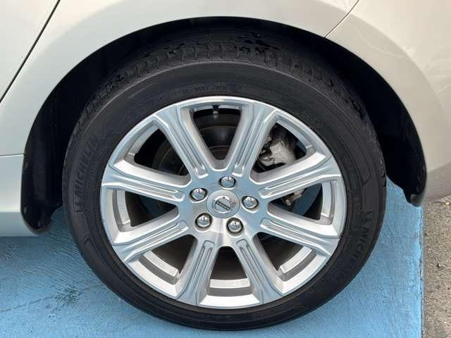 V40 T3 クラシックエディション ディ―ラー車 右ハンドル ナビ・パワーシート・後席シートヒーター・パドルシフト・ステアリングスイッチ・バックカメラ・ガラスルーフ・ETC(17枚目)