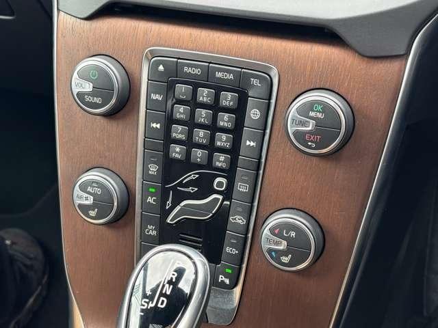 V40 T3 クラシックエディション ディ―ラー車 右ハンドル ナビ・パワーシート・後席シートヒーター・パドルシフト・ステアリングスイッチ・バックカメラ・ガラスルーフ・ETC(28枚目)