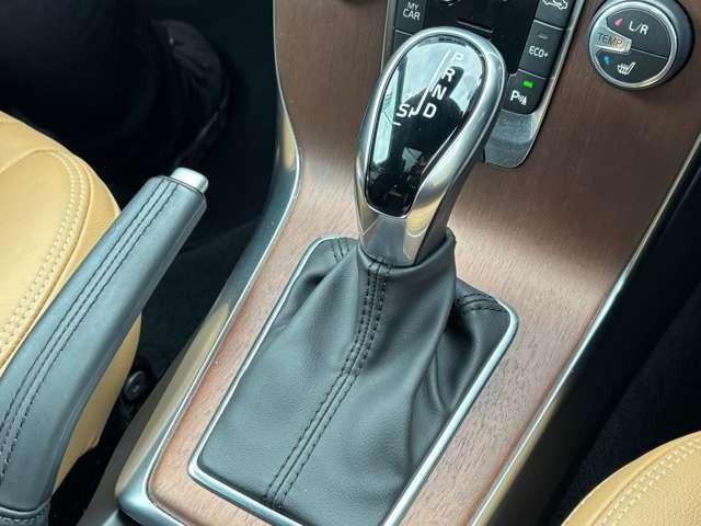 V40 T3 クラシックエディション ディ―ラー車 右ハンドル ナビ・パワーシート・後席シートヒーター・パドルシフト・ステアリングスイッチ・バックカメラ・ガラスルーフ・ETC(35枚目)