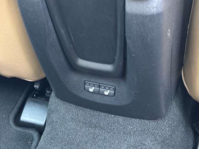 V40 T3 クラシックエディション ディ―ラー車 右ハンドル ナビ・パワーシート・後席シートヒーター・パドルシフト・ステアリングスイッチ・バックカメラ・ガラスルーフ・ETC(40枚目)