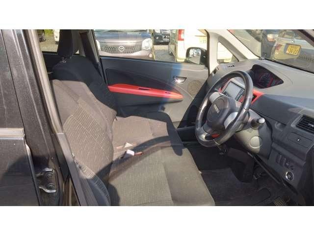 当店ではお車をご購入頂けたお客様に代車を用意させて頂きます。代車が必要な場合は事前にお電話かメールにてお申し付けください。