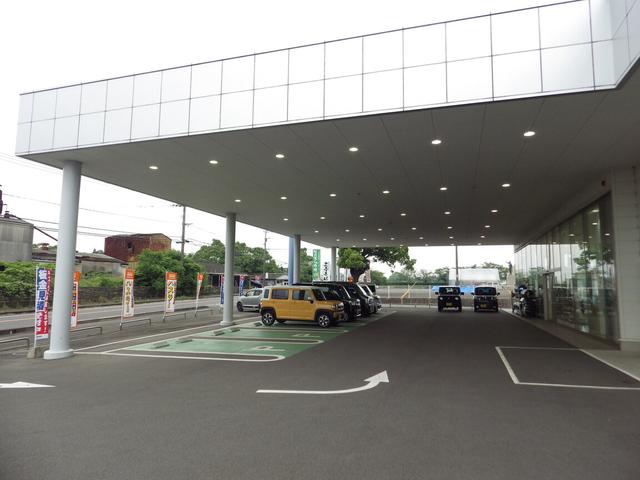 天井付きなので雨の日に濡れない駐車場です。