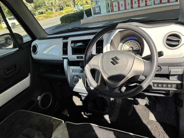 フロントガラスが大きく、死角も少ない設計なので運転しやすいですよ