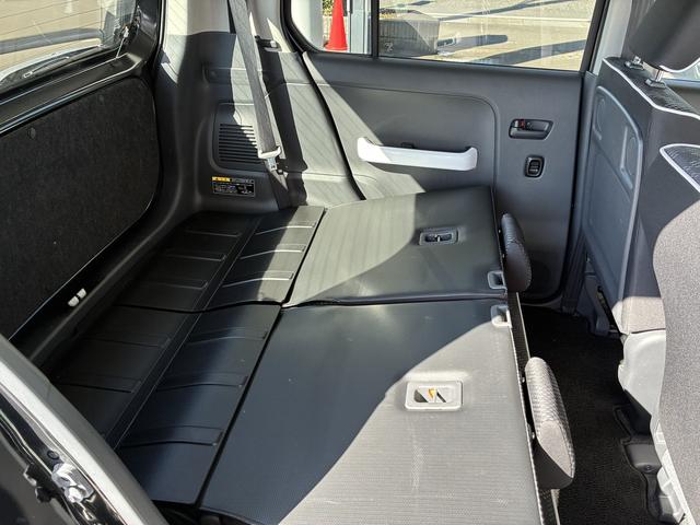 後部座席を倒すと大容量のラゲッジルームに！