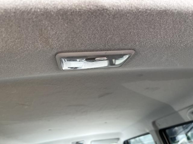 夜の荷室を明るくするラゲッジルーランプです。