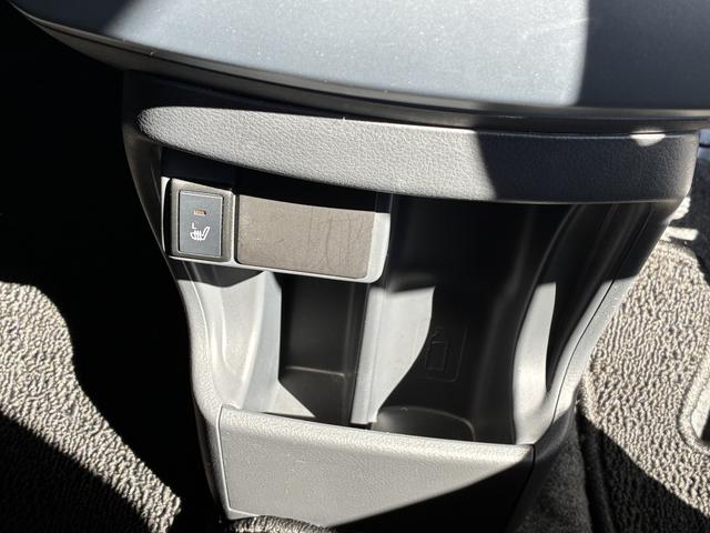 シートをあたためておけるシートヒータースイッチはこちらです。