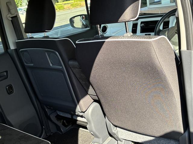 助手席には前倒しすることでシートバックテーブルになります。