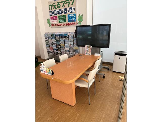 ���k�e�[�u���ɂ͎Ԃ̈ē��ȂǂŎg�p�����^���j�^�[������܂��B