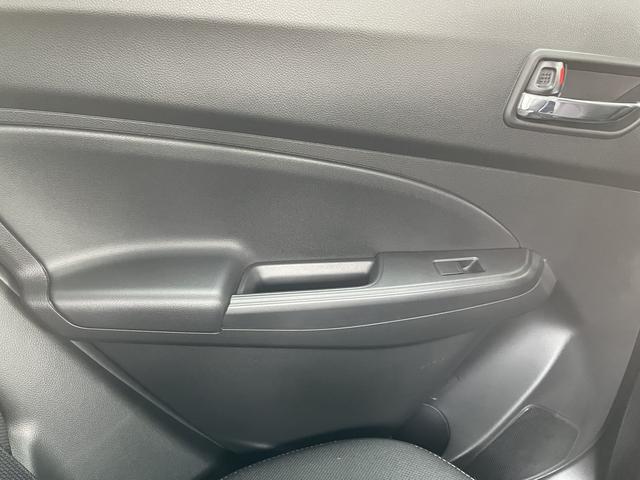 �t�����g�̃h�A�g�����ɂ̓y�b�g�{�g���z���_�[���Ă܂��B