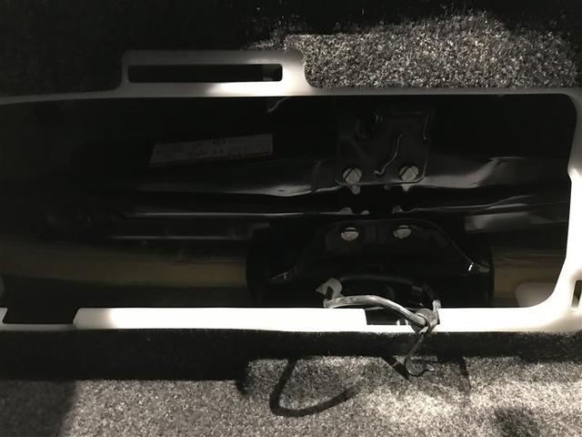 ヴォクシー ハイブリッドＺＳ　煌ＩＩ　電動両側スライドドア　ドライブレコーダ　パワーステアリング　ＤＶＤ再生可　リアクーラー　スマキー　地デジＴＶ　ＡＵＸ　横滑防止　Ｗエアバック　ＡＡＣ　ＬＥＤランプ　エアバッグ　ナビＴＶ　盗難防止装置（28枚目）