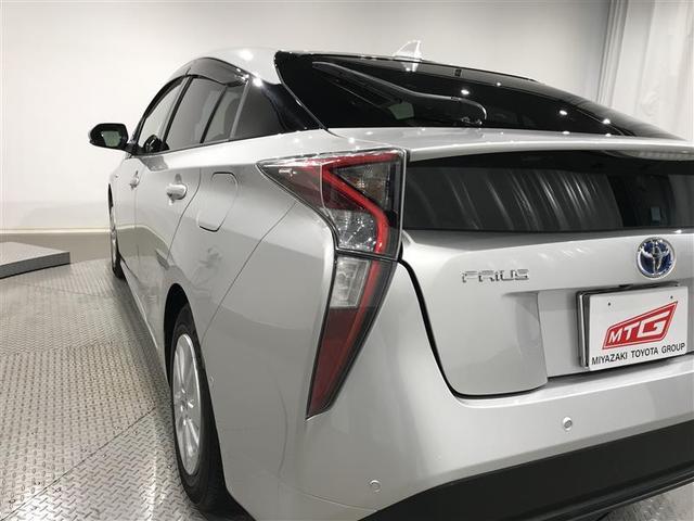 プリウス Ｓセーフティプラス　衝突回避システム　Ｂモニター　定期点検記録簿　ＬＥＤライト　クルコン　ＥＴＣ装備　スマートＫＥＹ　ナビＴＶ　イモビライザー　横滑り防止機能　ＰＷ　カーテンエアバッグ　キーレスエントリー　オ－トエアコン（32枚目）