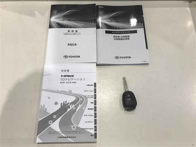 アクア Ｓ　キーレスエントリ　イモビ　ナビ＆ＴＶ　オートエアコン　デュアルエアバック　ＥＳＣ　Ｂカメラ　パワーウィンドウ　ＡＵＸ端子　ＥＴＣ　ＳＲＳ　ワンセグＴＶ　パワーステアリング　ＡＢＳ　メモリーナビ（13枚目）