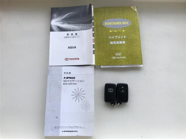 アクア Ｓ　スマートキープッシュスタート　キーレスエントリ　イモビ　ナビ＆ＴＶ　オートエアコン　デュアルエアバック　ＥＳＣ　Ｂカメラ　パワーウィンドウ　ＡＵＸ端子　ＥＴＣ　ＤＶＤ再生可能　アルミホイール　ＳＲＳ（11枚目）