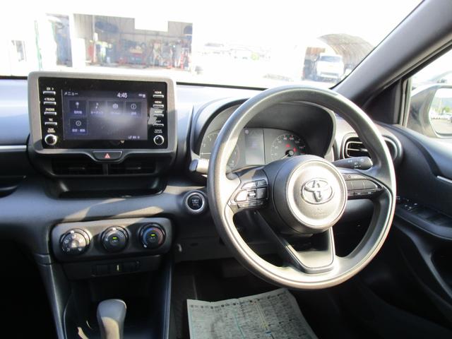 ヤリス Ｘ　ＥＴＣ　バックカメラ　ナビ　クリアランスソナー　レーンアシスト　衝突被害軽減システム　オートマチックハイビーム　スマートキー　ＣＶＴ　盗難防止システム　衝突安全ボディ　記録簿　ＡＢＳ　ＥＳＣ　ＵＳＢ（3枚目）