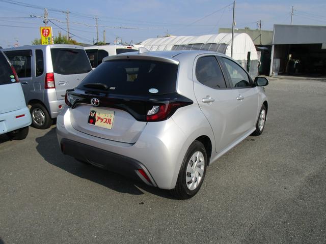 ヤリス Ｘ　ＥＴＣ　バックカメラ　ナビ　クリアランスソナー　レーンアシスト　衝突被害軽減システム　オートマチックハイビーム　スマートキー　ＣＶＴ　盗難防止システム　衝突安全ボディ　記録簿　ＡＢＳ　ＥＳＣ　ＵＳＢ（15枚目）
