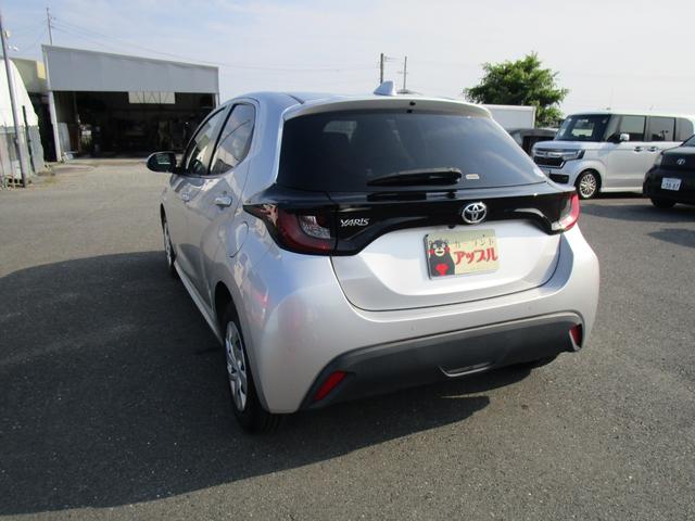 ヤリス Ｘ　ＥＴＣ　バックカメラ　ナビ　クリアランスソナー　レーンアシスト　衝突被害軽減システム　オートマチックハイビーム　スマートキー　ＣＶＴ　盗難防止システム　衝突安全ボディ　記録簿　ＡＢＳ　ＥＳＣ　ＵＳＢ（17枚目）