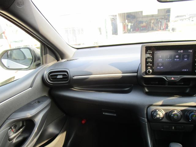 ヤリス Ｘ　ＥＴＣ　バックカメラ　ナビ　クリアランスソナー　レーンアシスト　衝突被害軽減システム　オートマチックハイビーム　スマートキー　ＣＶＴ　盗難防止システム　衝突安全ボディ　記録簿　ＡＢＳ　ＥＳＣ　ＵＳＢ（22枚目）